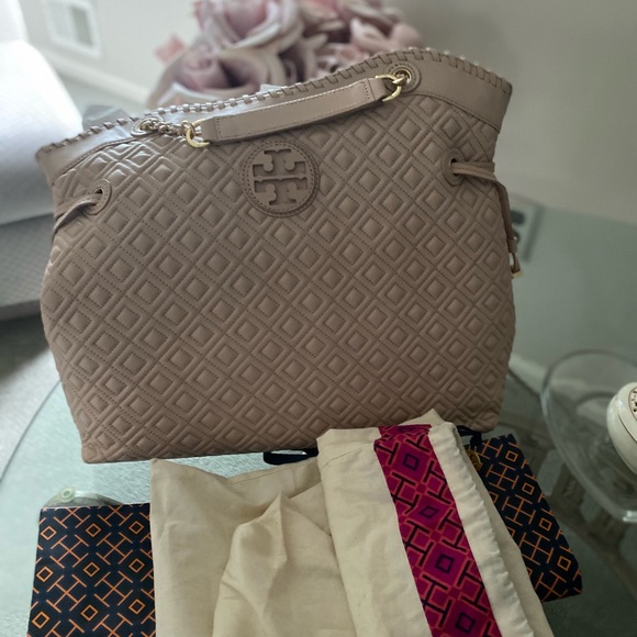 Tory Burch Marion Quilted Tote Brand New Light Oak ( Nude Pink) color - Picture 9 of 10